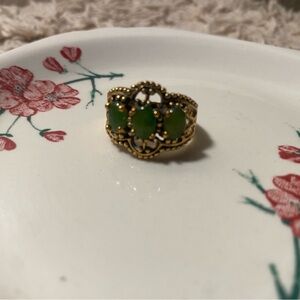 Vintage Costume Jewelry Gold Band with Green Stones Ring (Size 7)